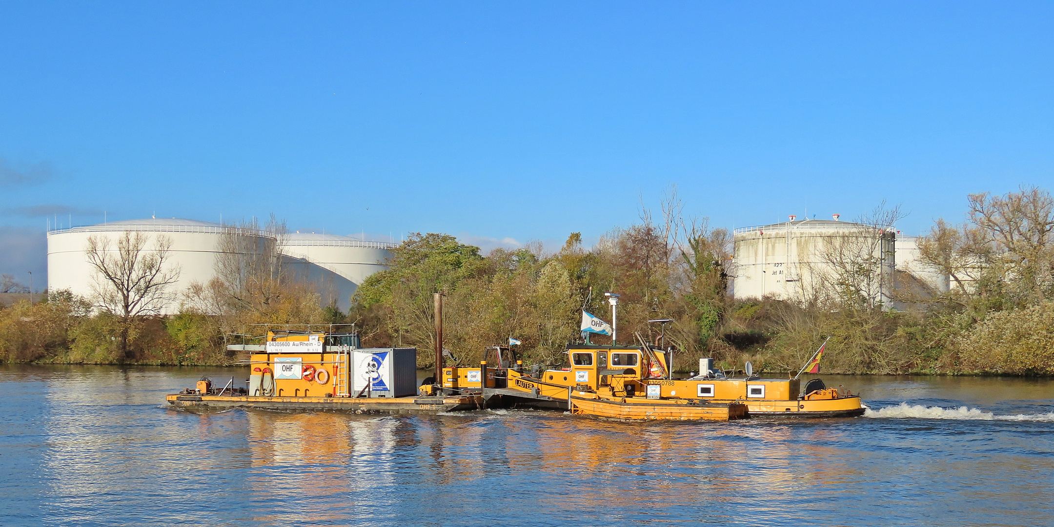 Stelzenponton OHF 1 mit Schubboot LAUTER