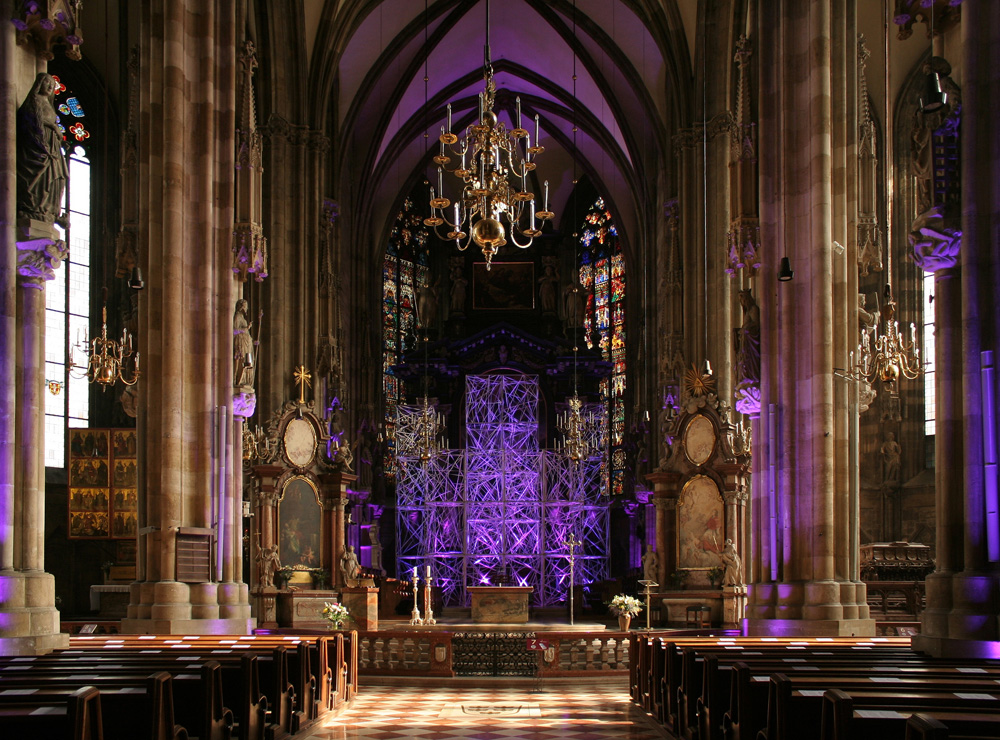 Stephansdom mit Fastentuchinstallation