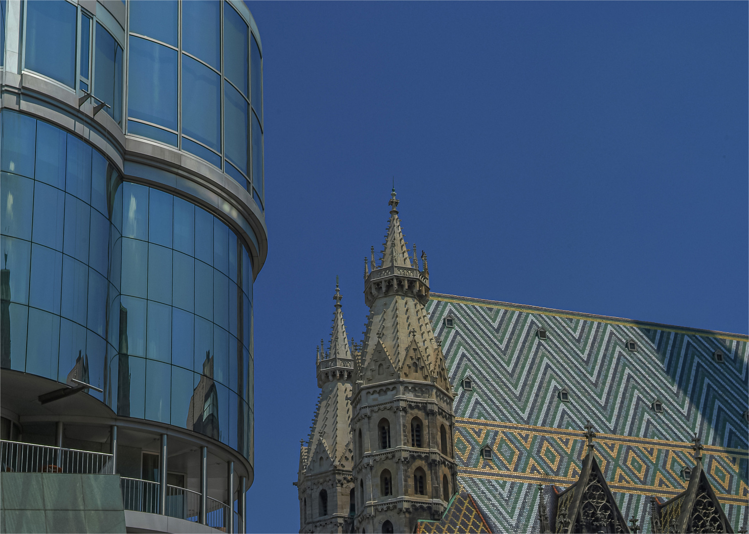 STEPHANSDOM und BLAUER HIMMEL