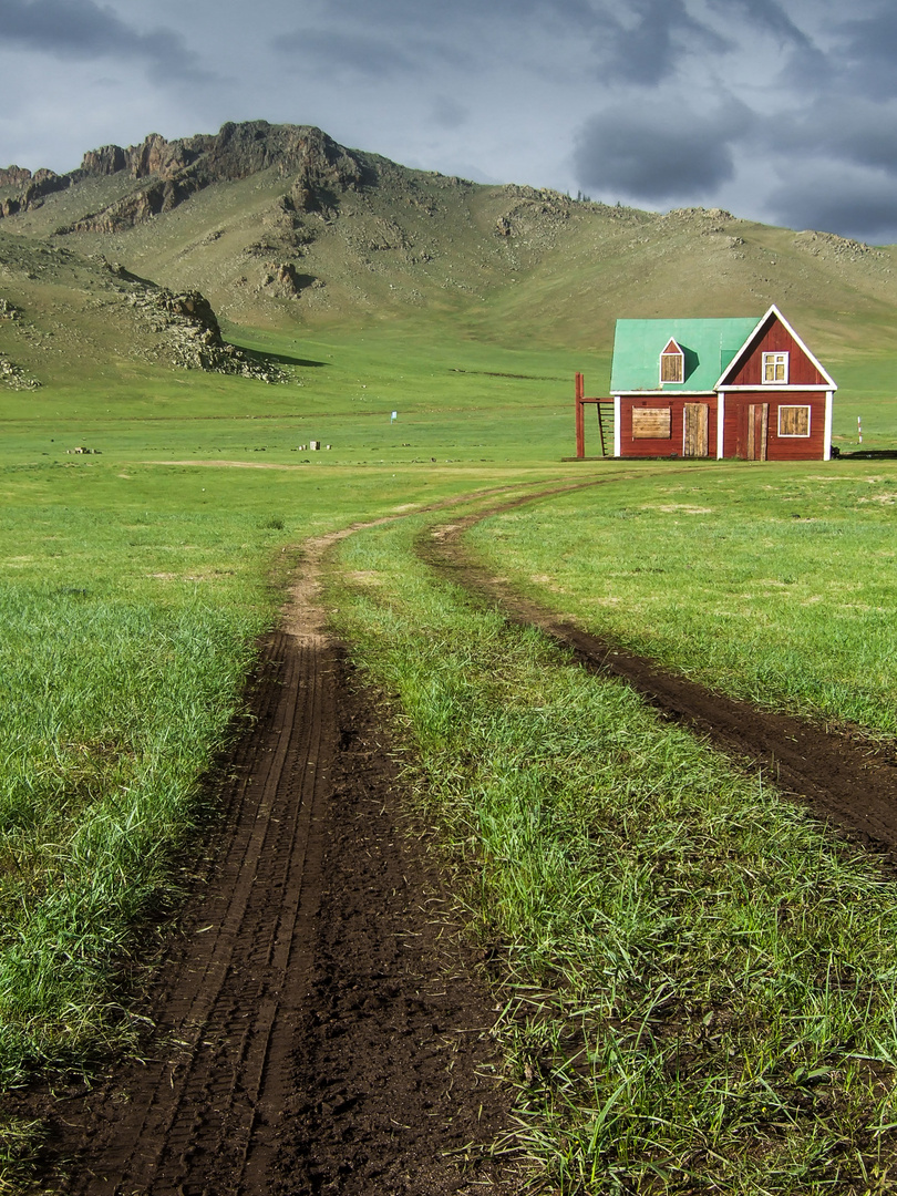 Steppes et petite maison, Mongolie