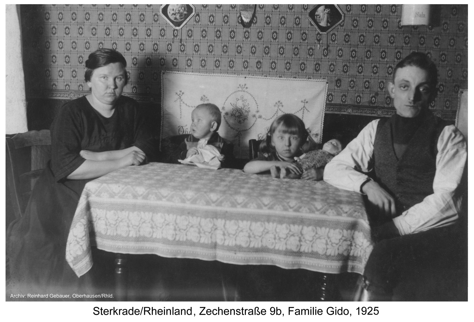 Sterkrade, Zechenstraße 9b, Familie Gido, 1925