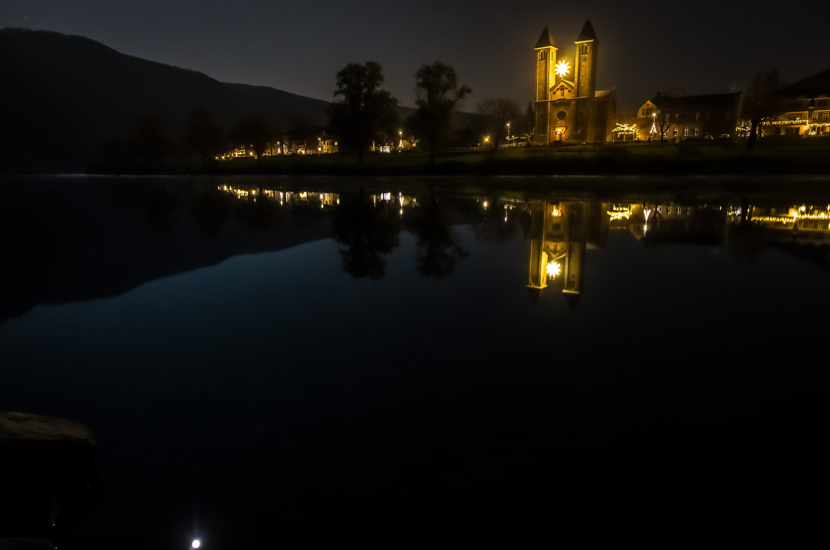 Stern von Ernst bei Vollmond