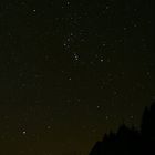 Sternbild Orion über der Pestkapelle bei Wackersberg