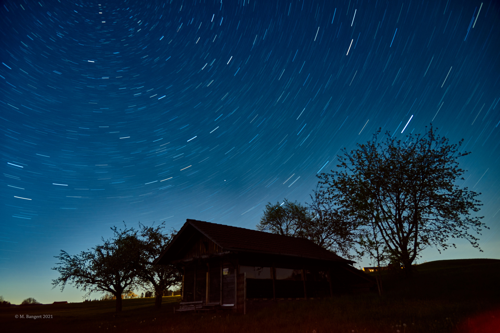 Sterne über einer Hütte irgendwo in Oberschwaben