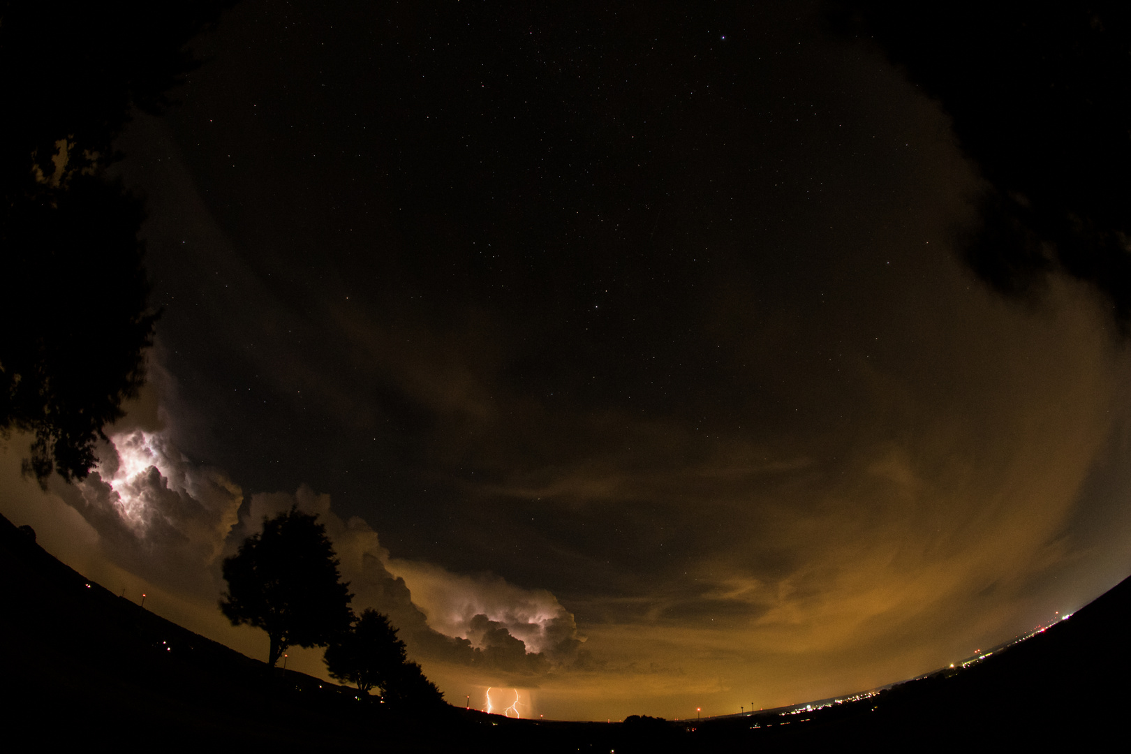 Sterne und Gewitter.