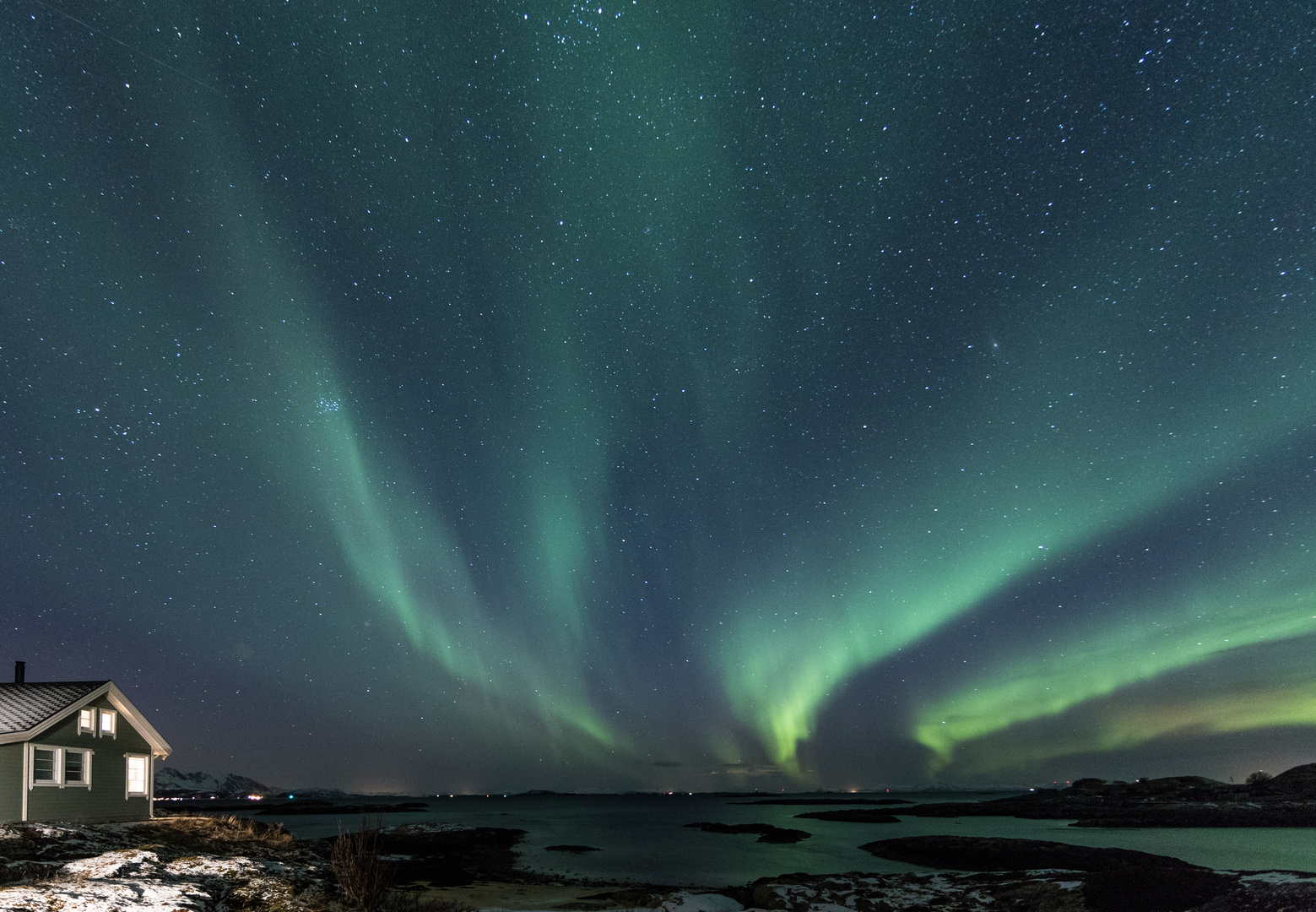 Sterne und Polarlicht im Norwegischen Winter