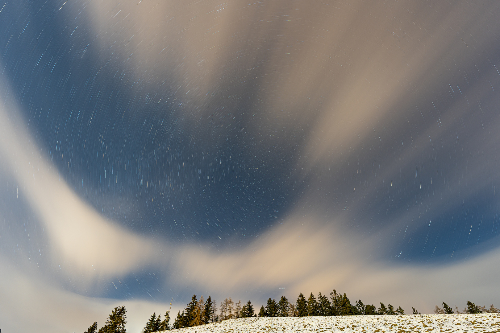 Sterne und Wolken