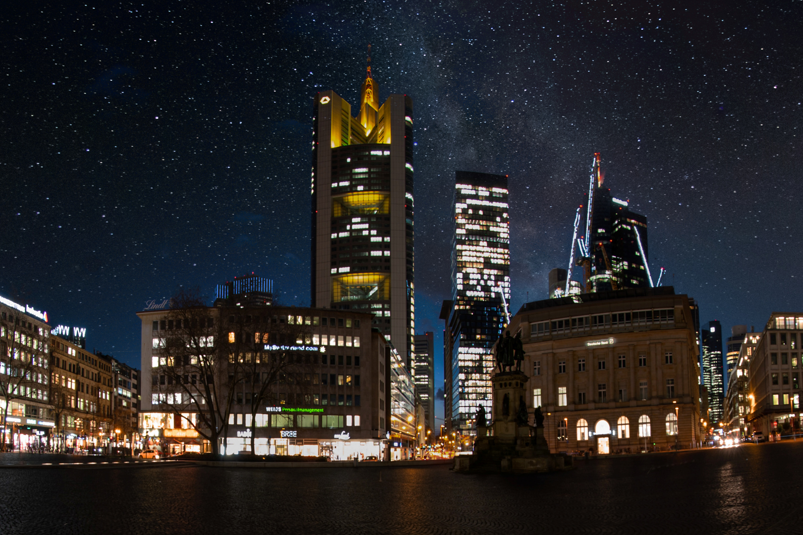 Sternehimmel über Skyline