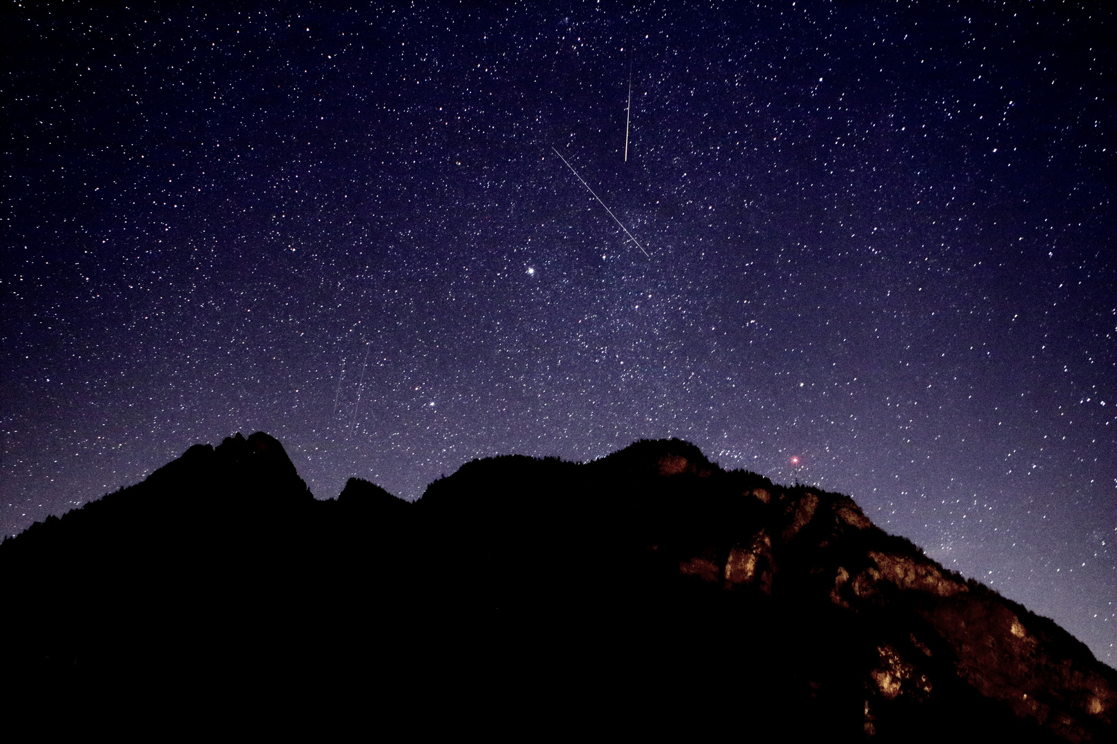 Sternenhimmel mit Sternschnuppe 