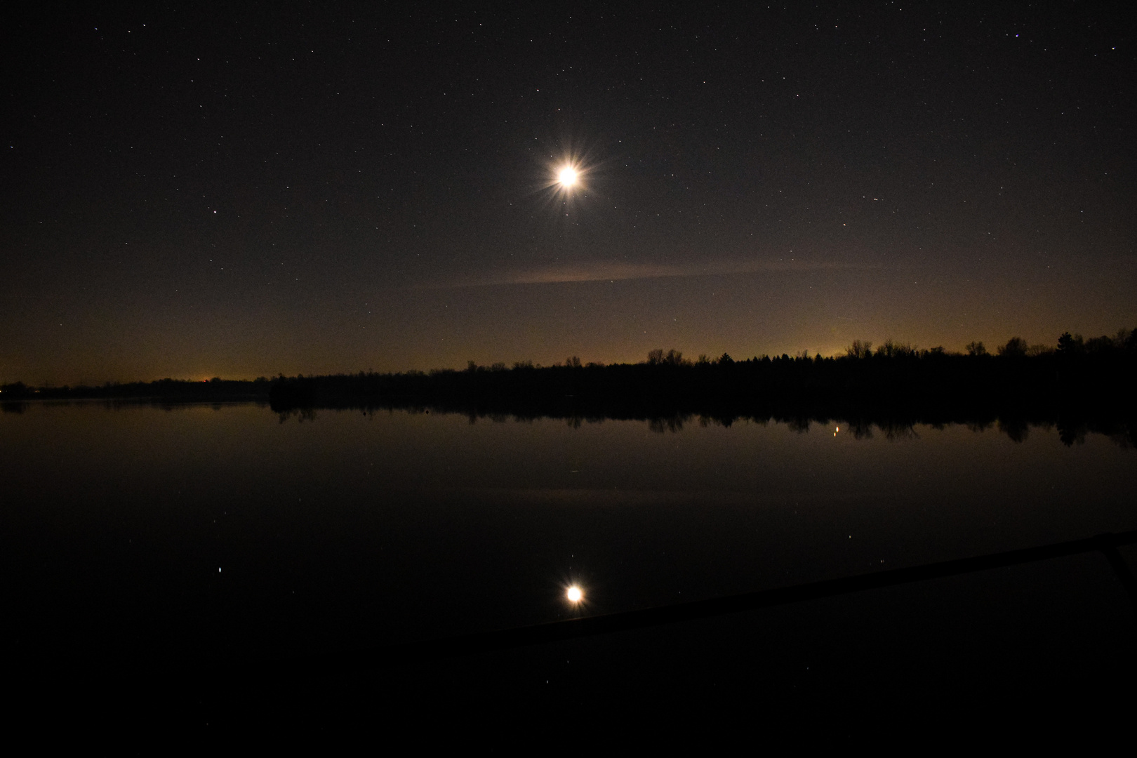 Sternenhimmel über dem See