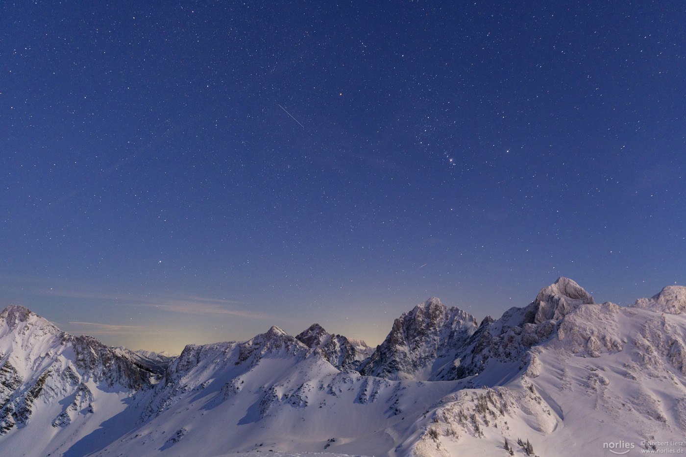 Sternenhimmel über den Gipfeln