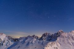 Sternenhimmel über den Gipfeln