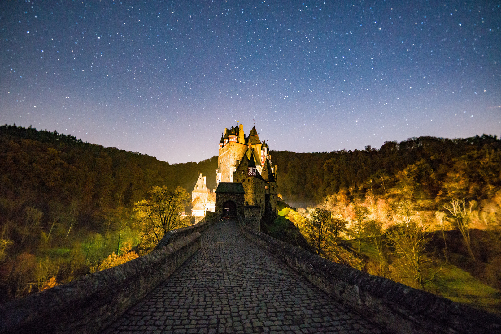 Sternenhimmel über der Burg Eltz