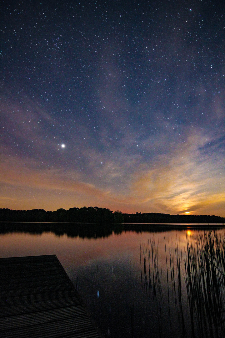 Sternenhimmel und Monduntergang in Brandenburg (Mochowsee)