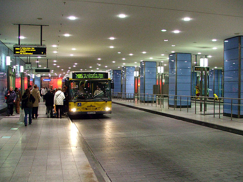 Sternenhimmel unterm Kreisel oder Busbahnhof Rathaus Steglitz