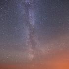 Sternenhimmel zwischen Bergen