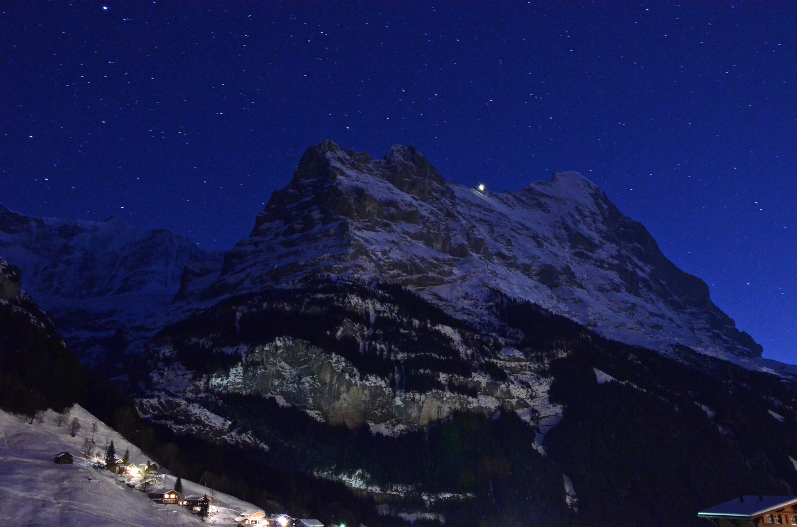 Sternenklar über dem Eiger in Grindelwald