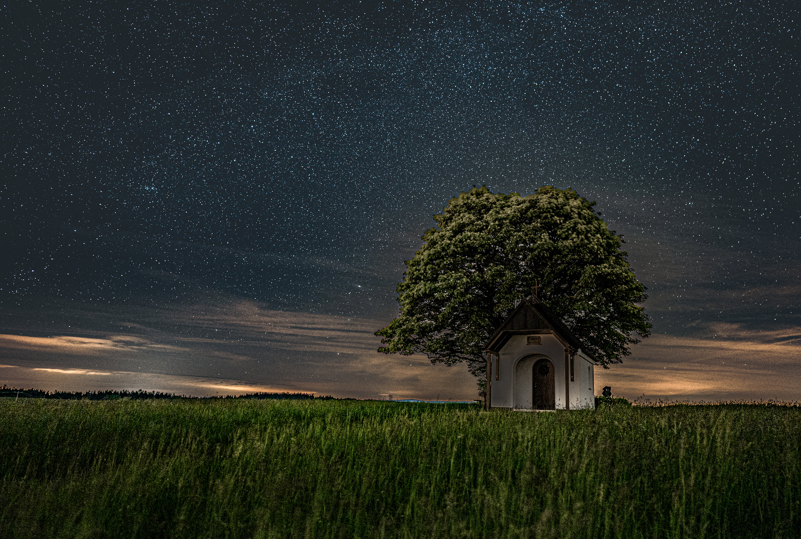 Sternennacht über der Dreifaltigkeitskapelle