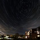 Sternenspur mit leichten Wolken