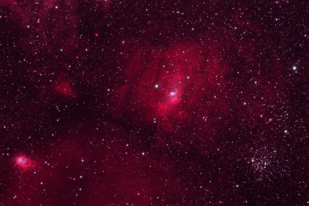 Sternhaufen und Astronebel im Sternbild Kassiopeia: Bubble-Nebel und seine nächste Nachbarschaft