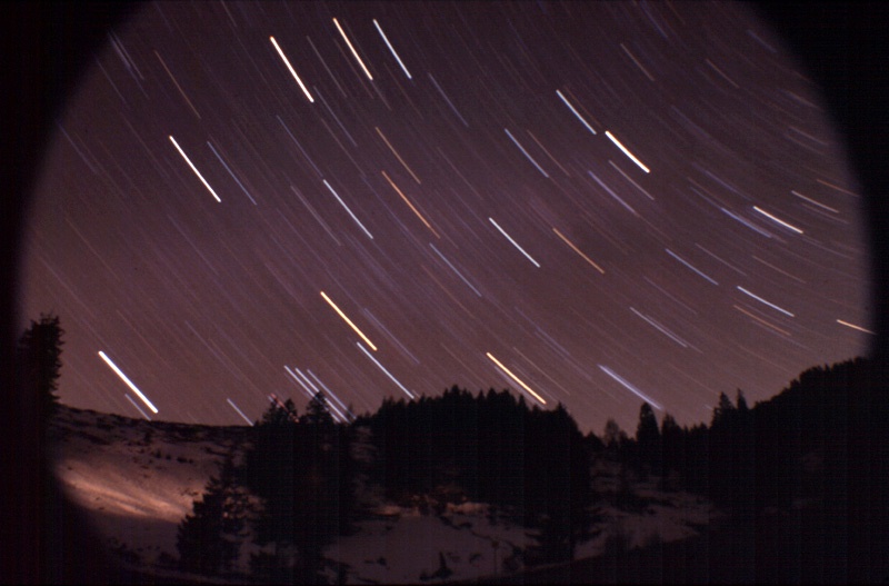 Sternstrichspuren in der Geminidennacht ohne Geminiden