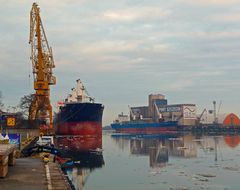 Stettiner Hafen : hier liegen größere Pötte