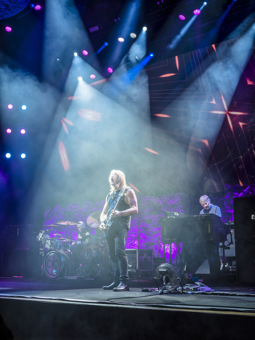 Steve Morse in the spotlight