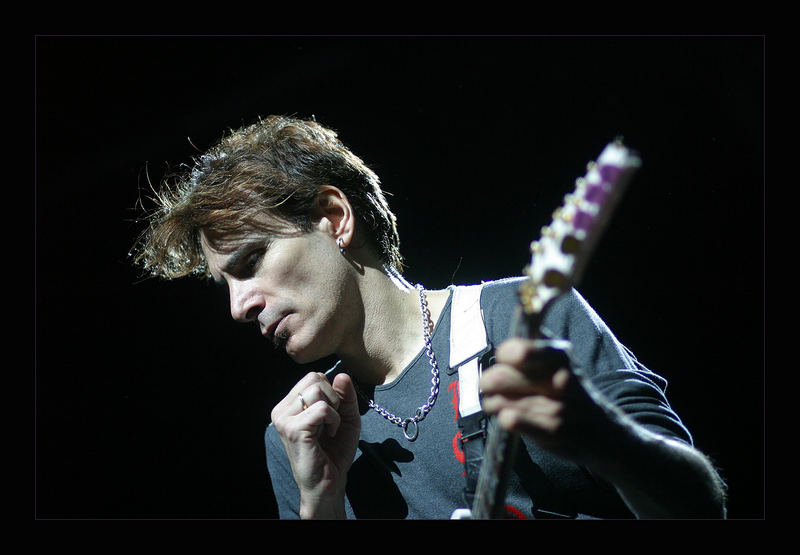 STEVE VAI