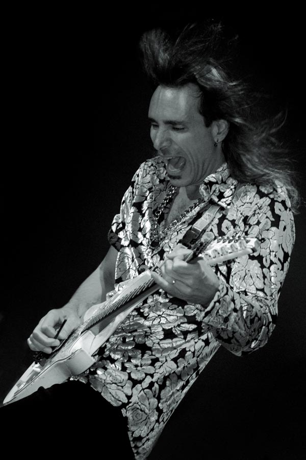 Steve Vai - guitar monster