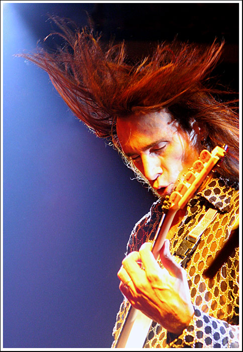 Steve Vai in action