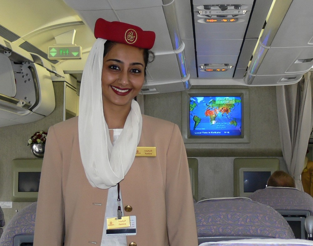 Stewardess Air Emirates in Kalkutta