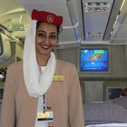 Stewardess Air Emirates in Kalkutta