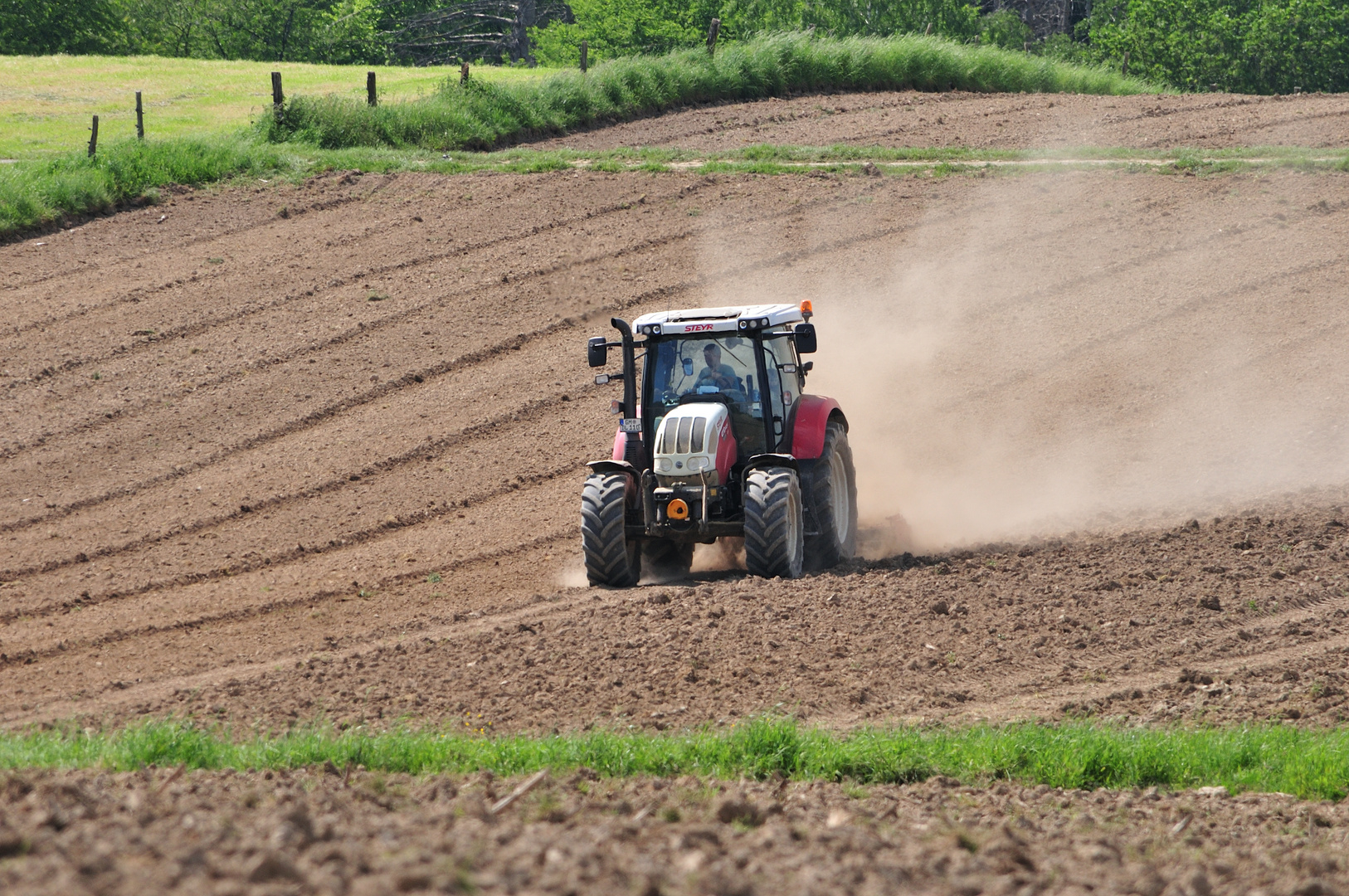 Steyr Traktor bei der Arbeit