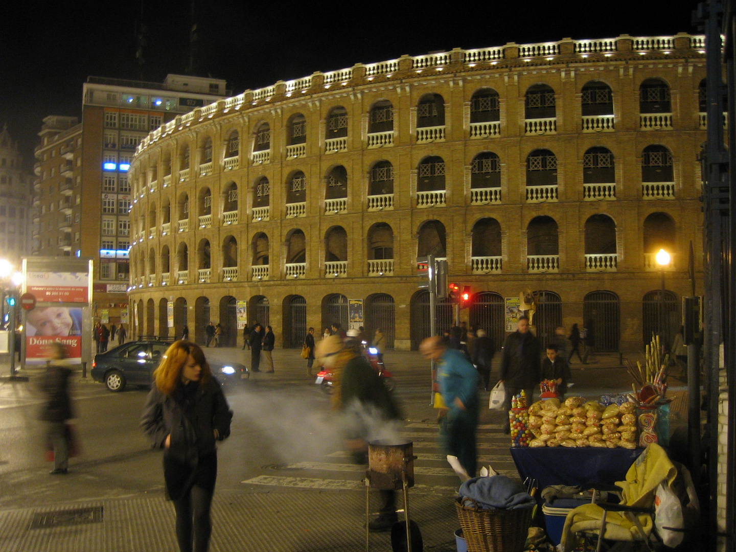 Stierkampfarena Valencia Anfang Februar bei Nacht