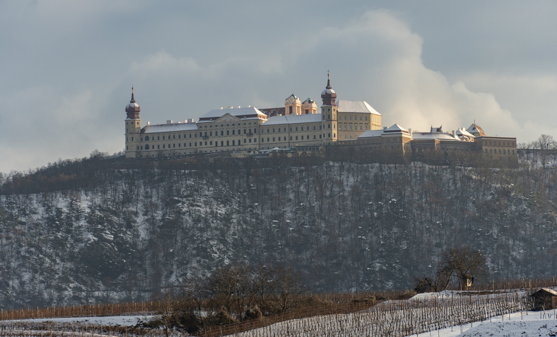 STIFT GÖTTWEIG HOCH DROBEN AM BERG