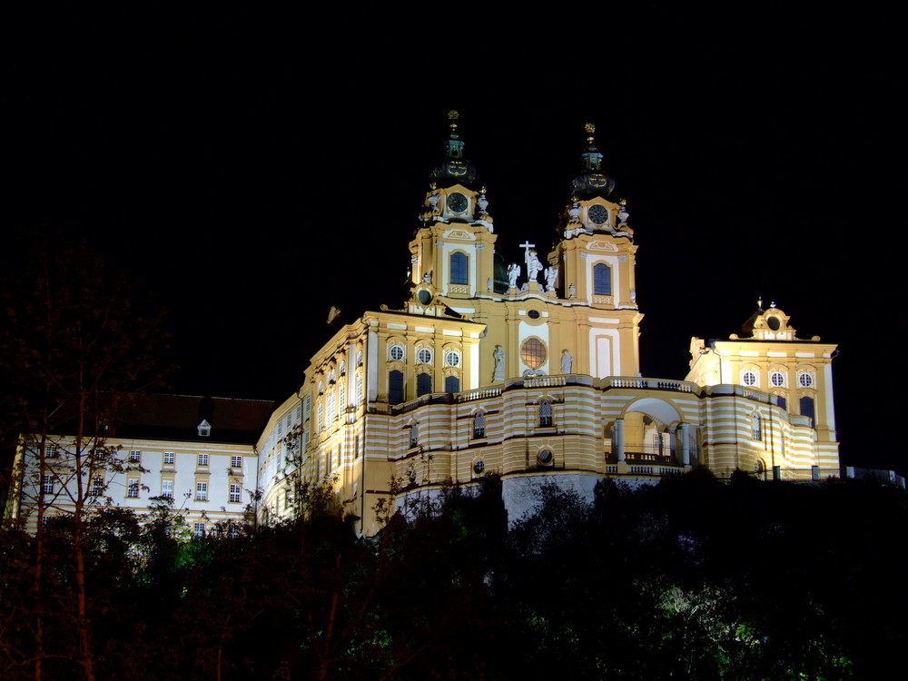 Stift Melk bei Nacht