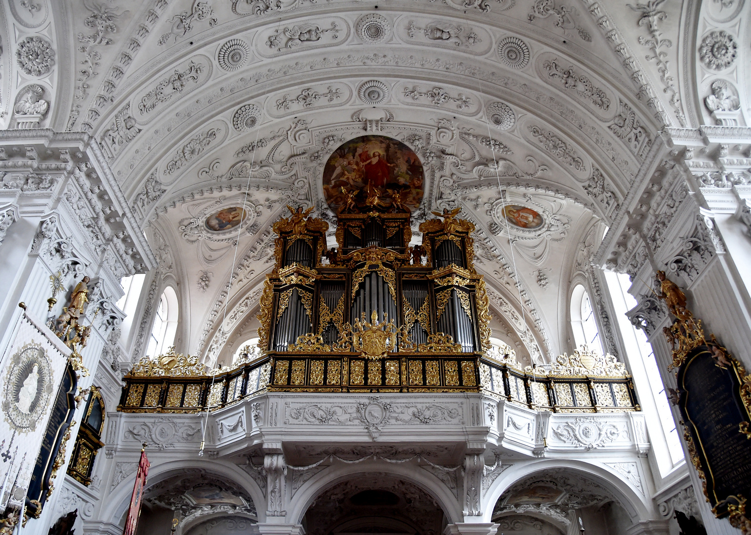 Stiftskirche Kloster Wettenhausen Blick auf die Orgel