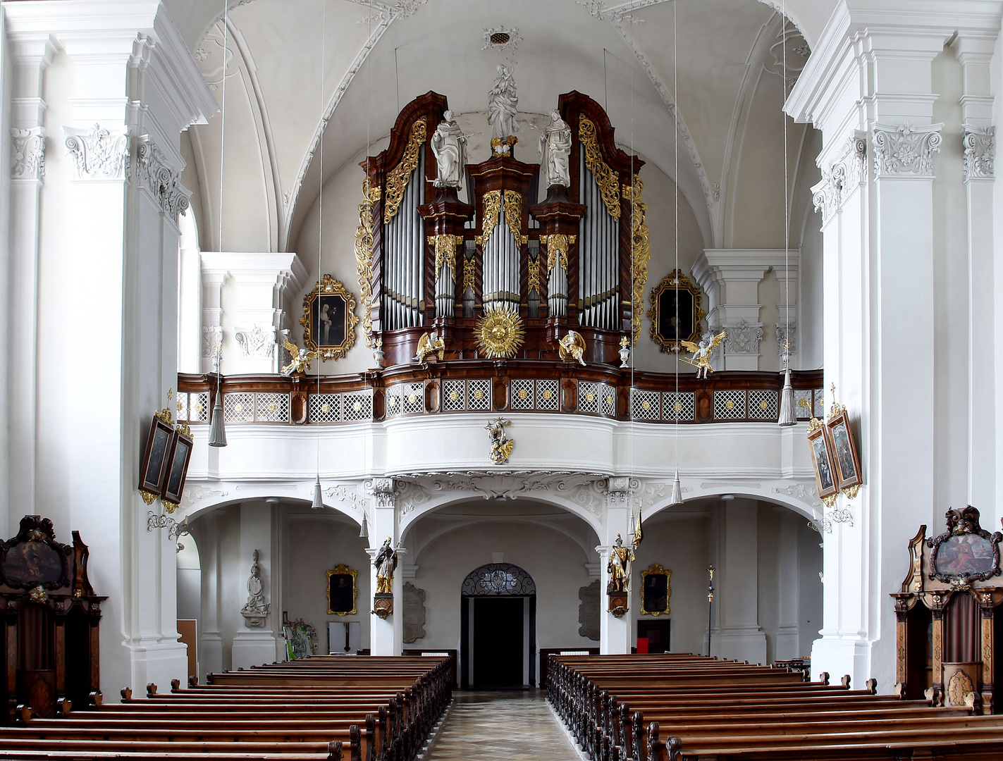 Stiftskirche Mariä Himmelfahrt  Obermedlingen Blick zur Orgel