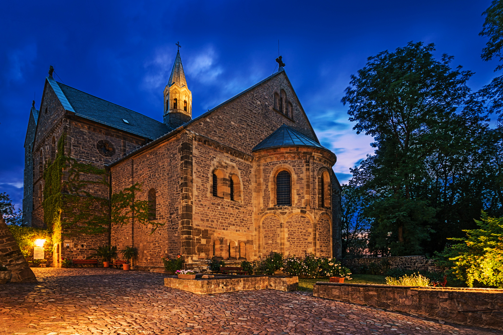 Stiftskirche Petersberg überarbeitet