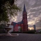 Stiftsplatz mit "Heilig Kreuz" Kirche und Alinen-Brunnen