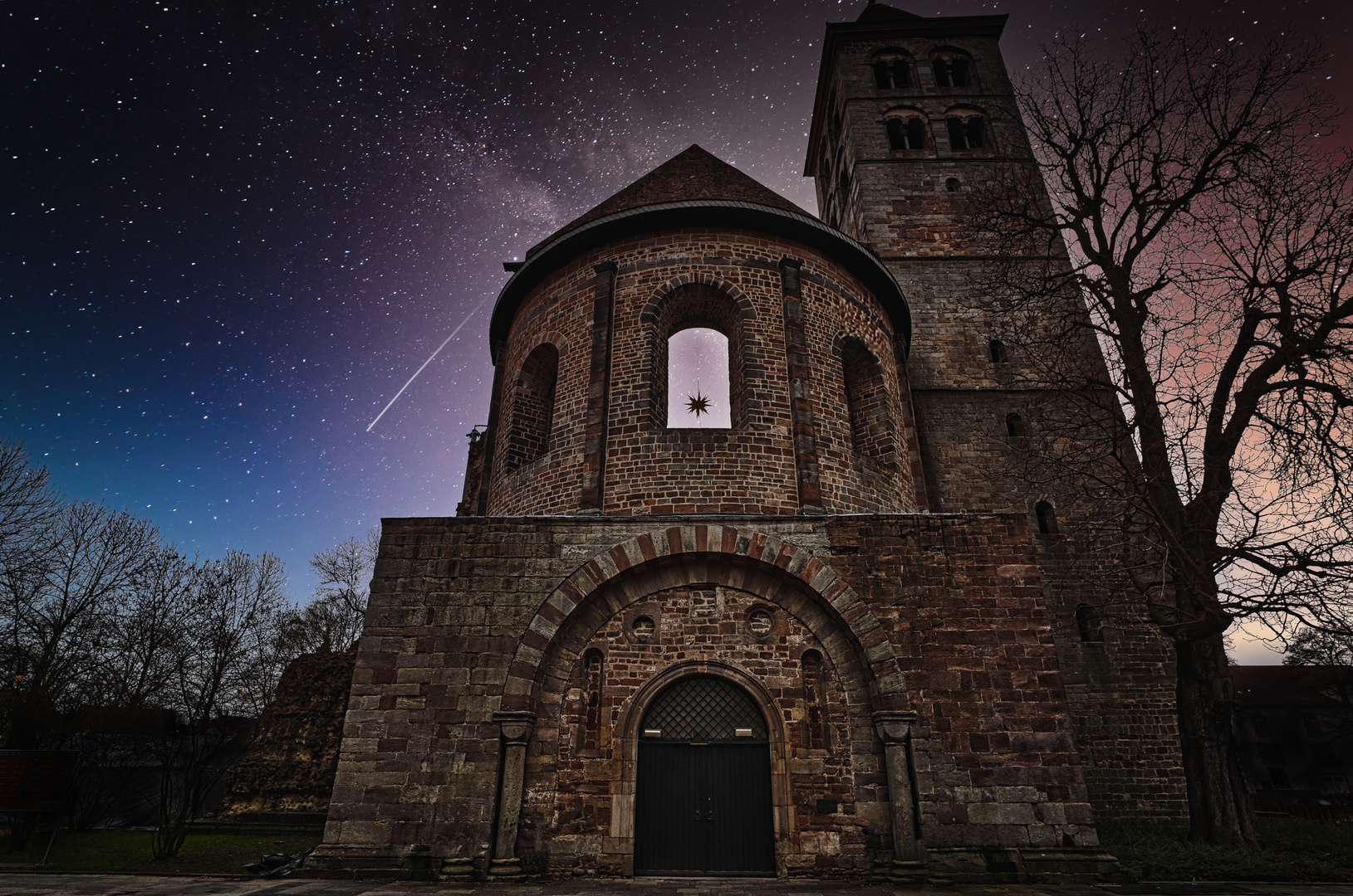 Stiftsruine mit Sternschuppe