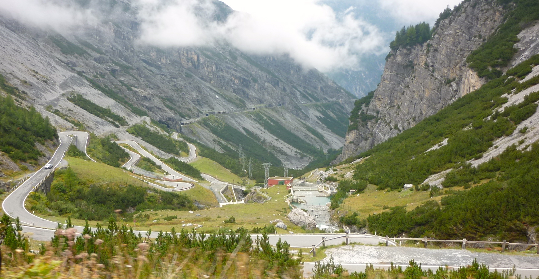 Stilfser Joch, 2760m hoher Paß ,eine kurfenreiche Straße in dünner Luft.