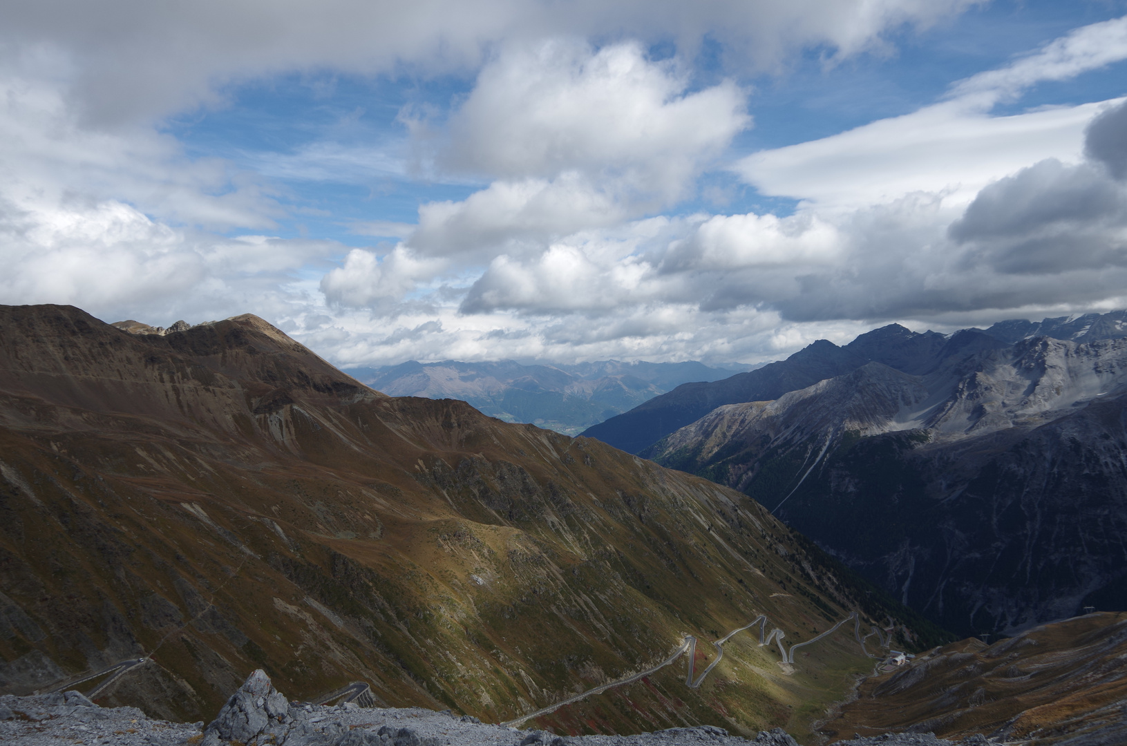 Stilfser Joch Straße von Tibet ausgesehen