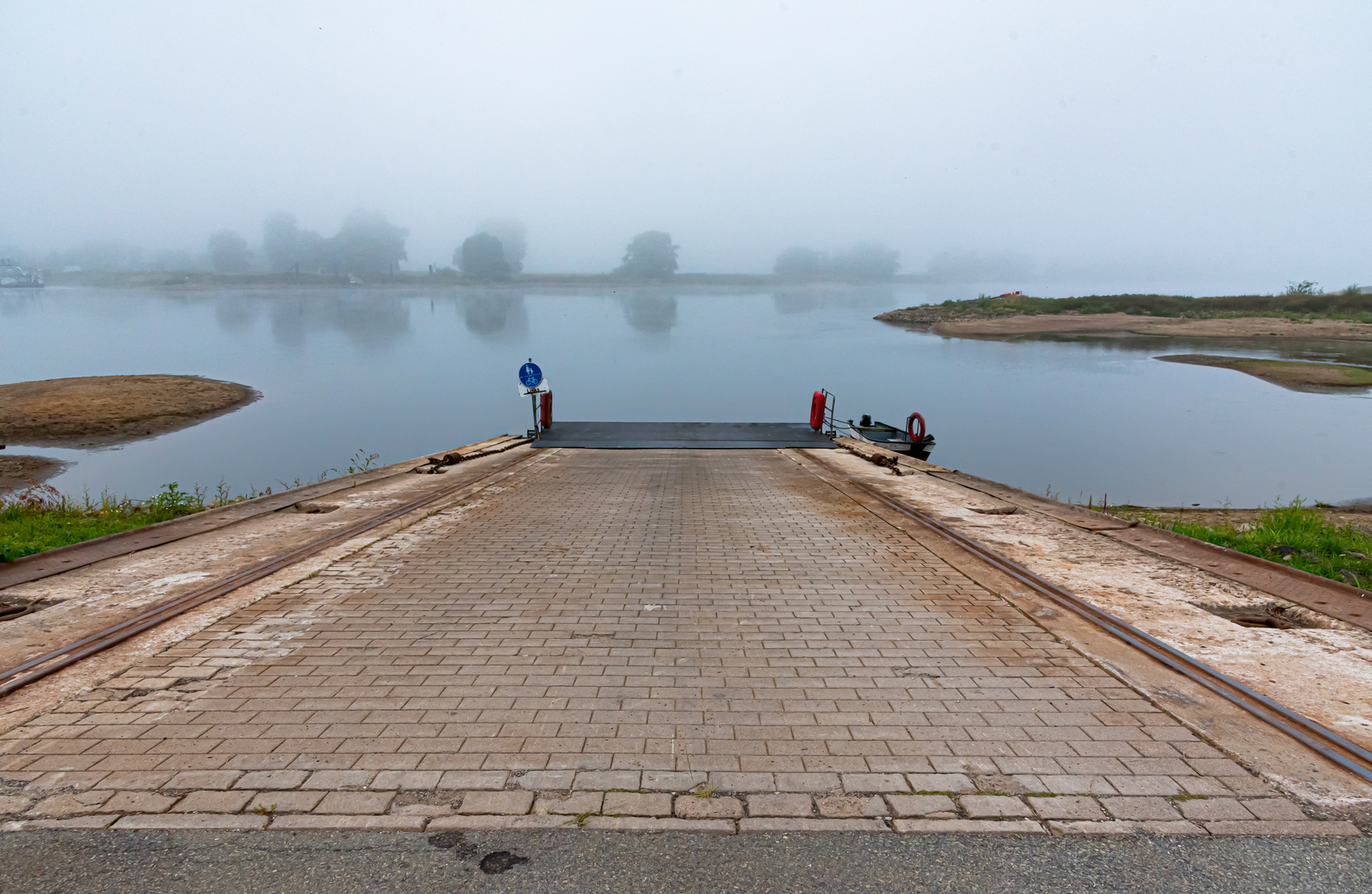 Still fließt die Elbe