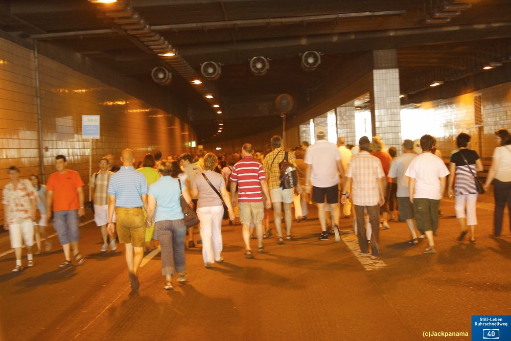 "Still-Leben" auf der A 40, dem Ruhrschnellweg (4) - Ostportal