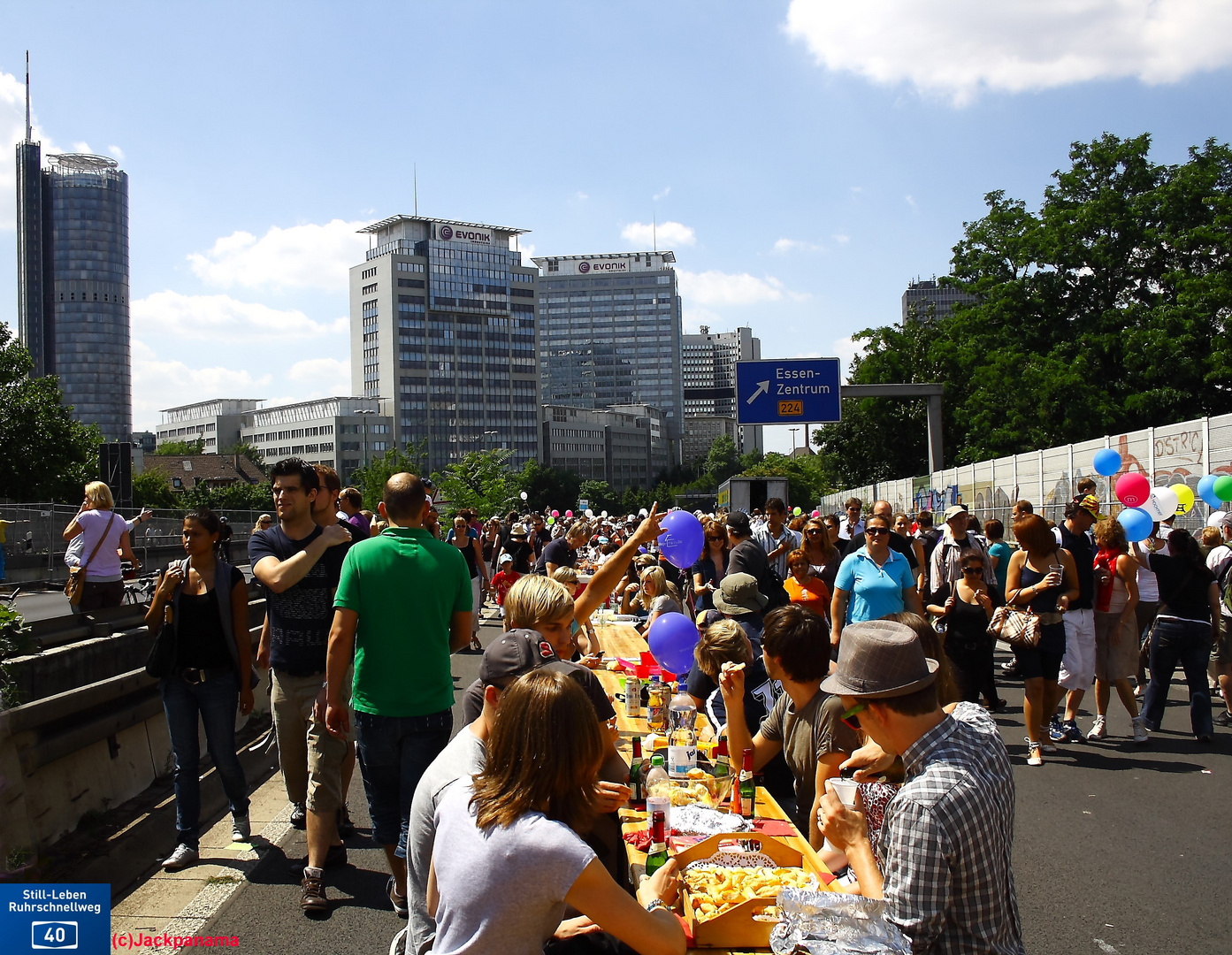 "Still-Leben" auf der A 40, dem Ruhrschnellweg (7) / Ein vollkommenes Picknickgefühl