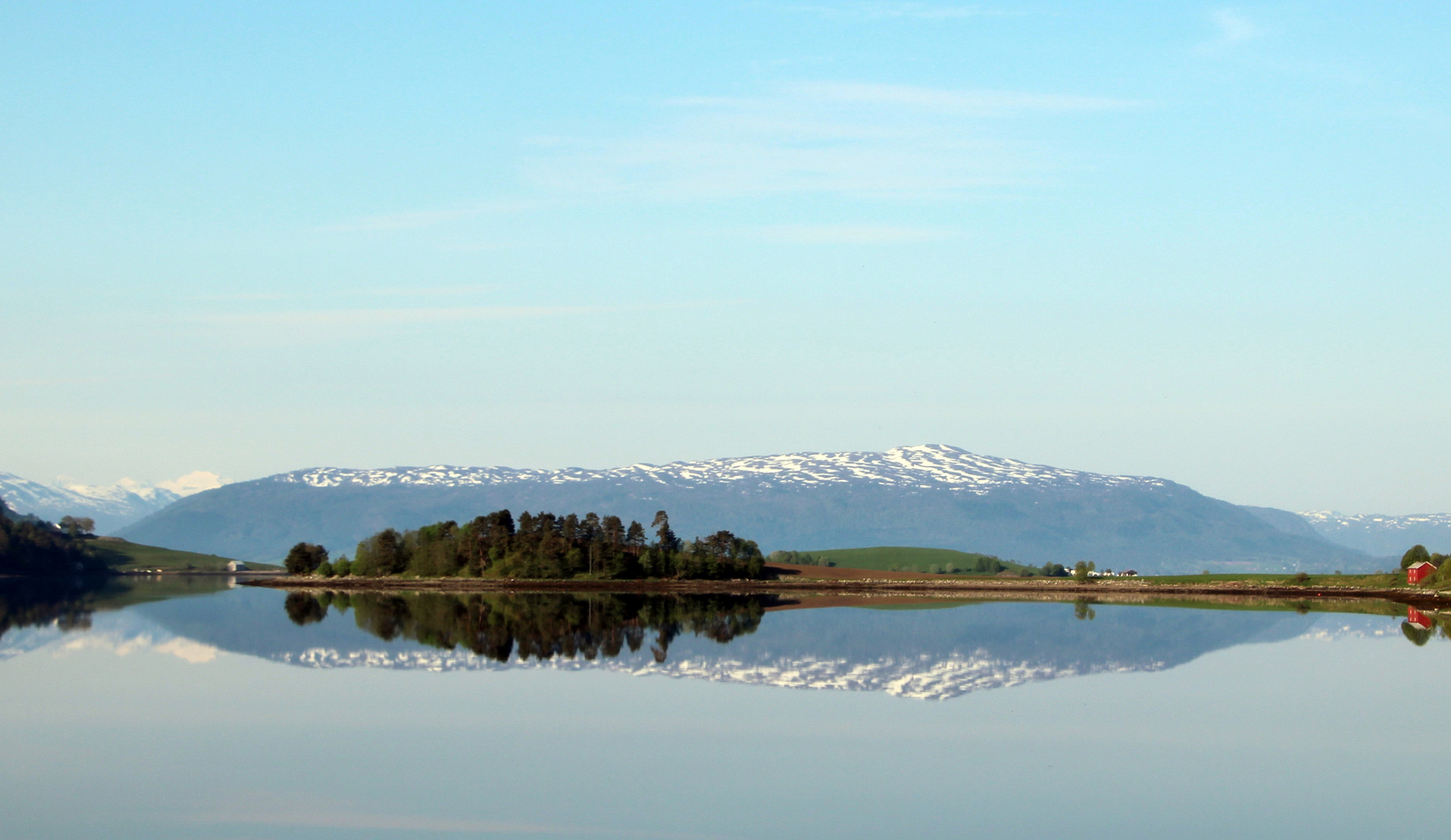 still ruht der Fjord
