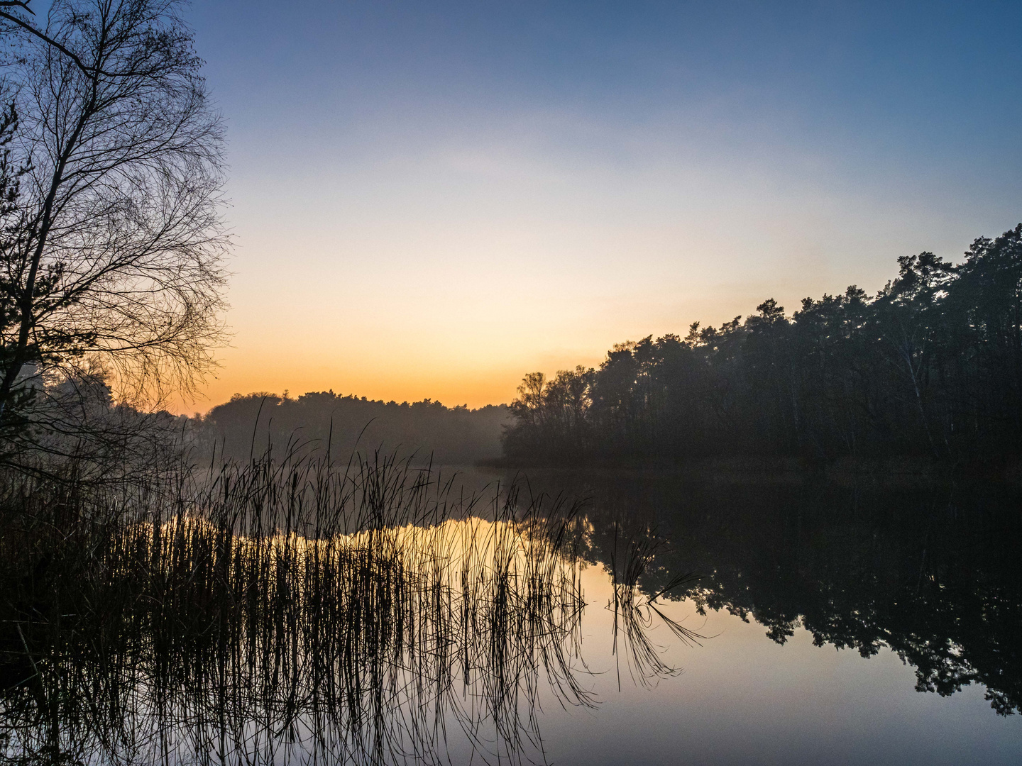 Still ruht der See am Abend