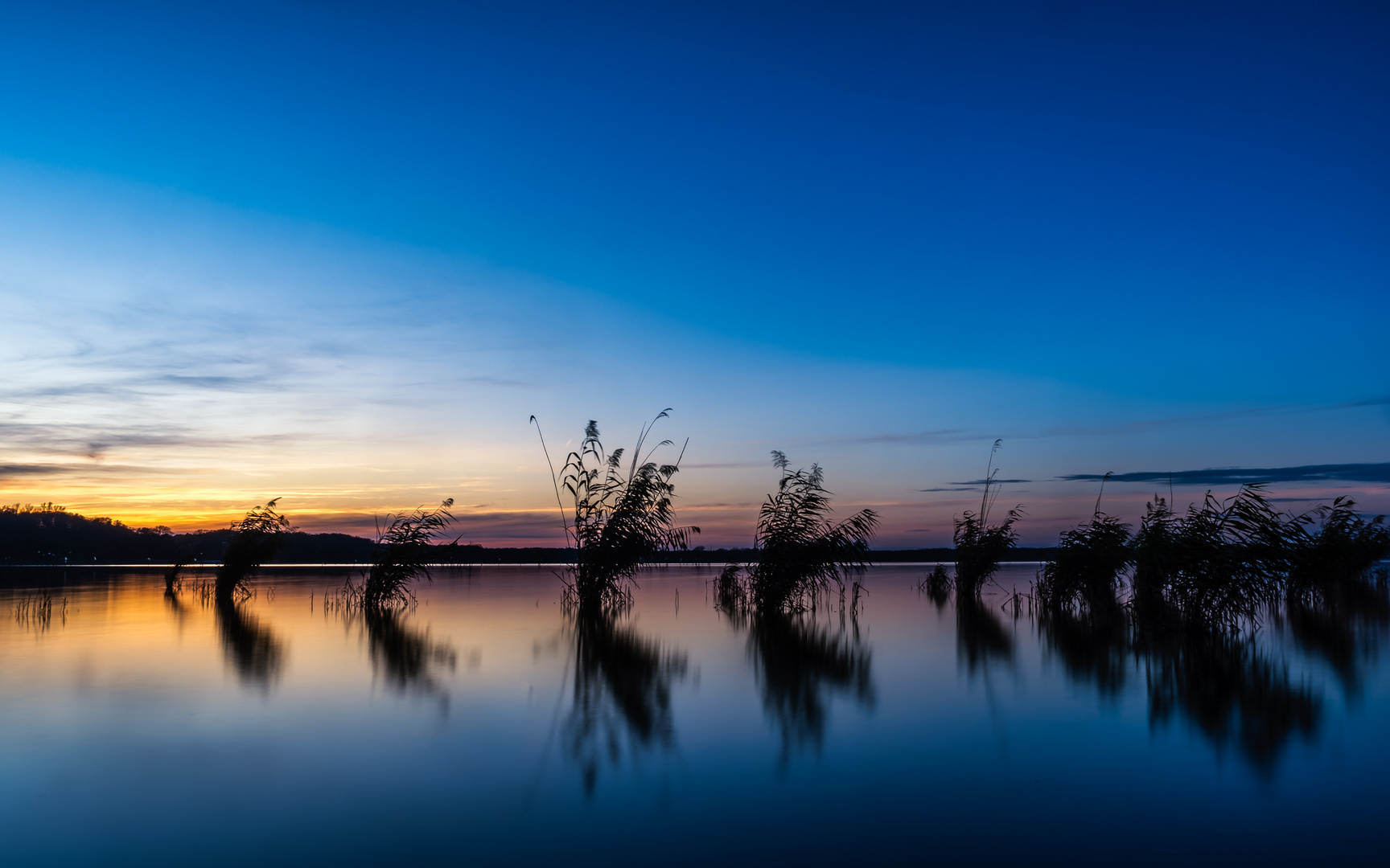 Still ruht der See am Abend