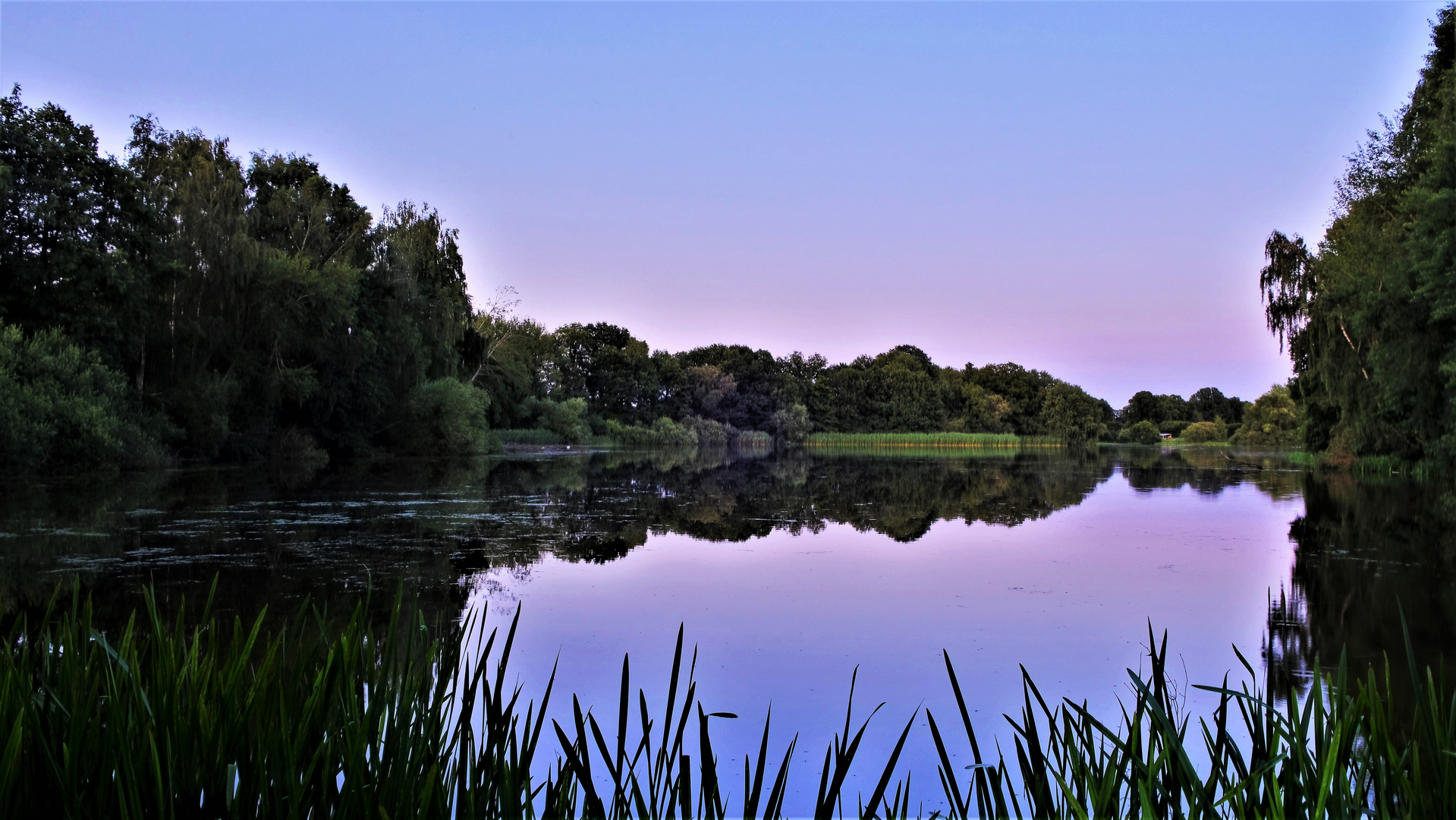 Still ruht der See am Abend